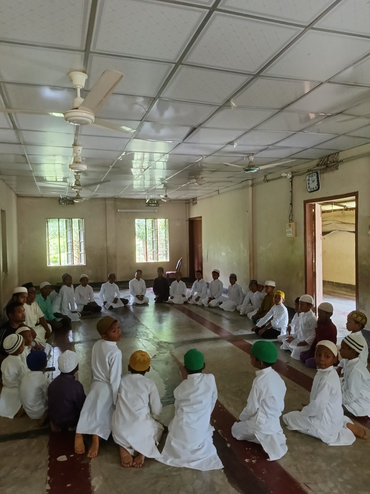 স্বাবলম্বীকরণ সেলাই মেশিন প্রদান